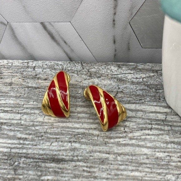 EUC MONET Vintage signed red enamel and gold tone pierced earrings. - Picture 5 of 11